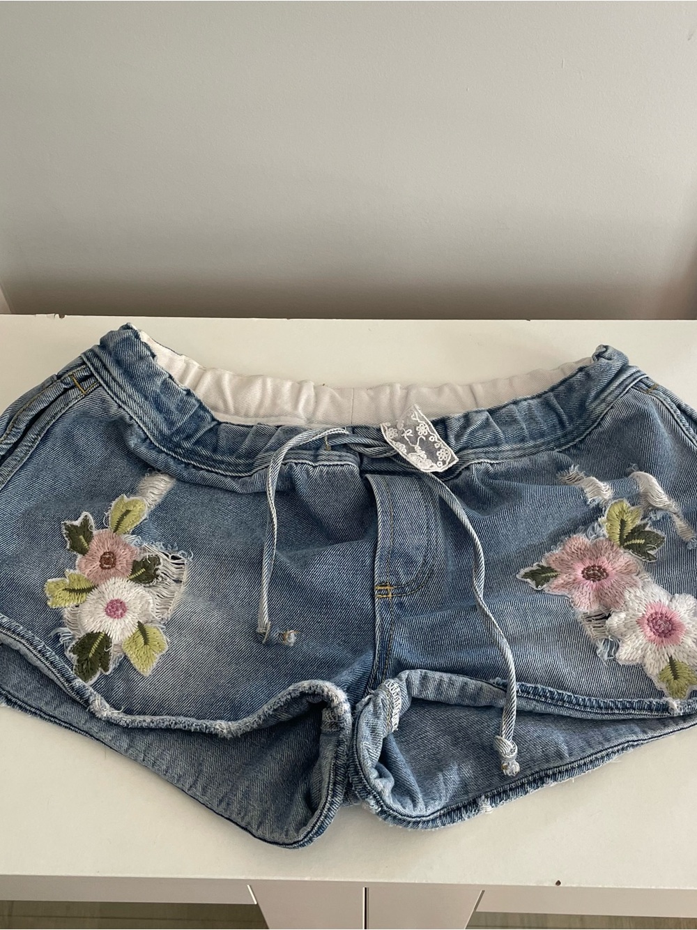 Sadie & Sage Light Blue Floral Embroidered Denim Shorts